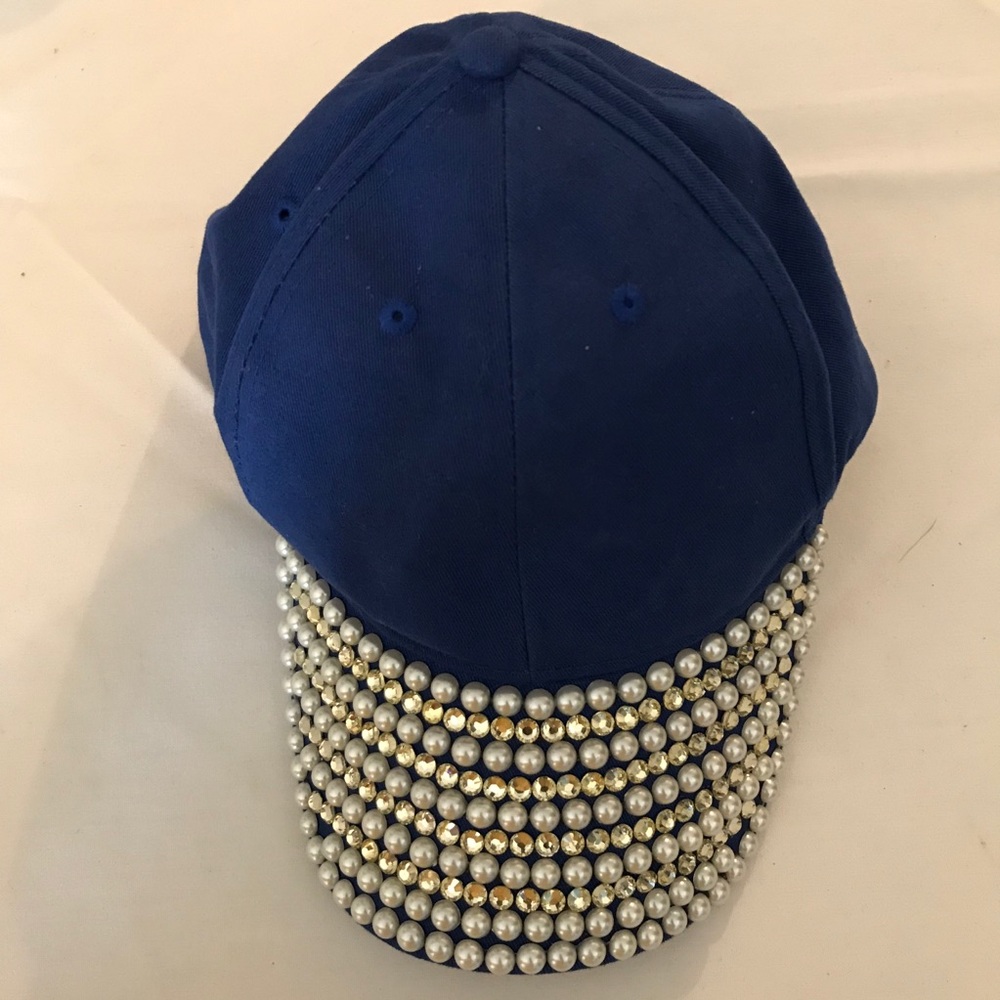Ladies hat - Picture 3 of 3